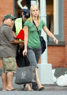 Claire Danes feet photo thumbnail