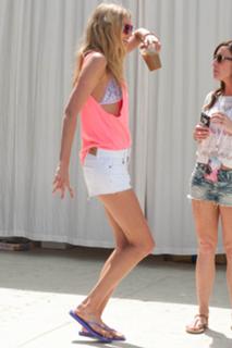Elsa Hosk feet photo thumbnail