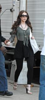 Michelle Trachtenberg feet photo thumbnail