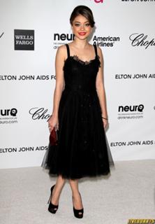 Sarah Hyland feet photo thumbnail