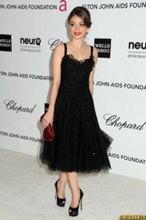 Sarah Hyland feet photo thumbnail