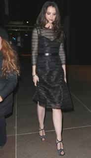 Katie Holmes feet photo thumbnail