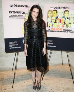 Katie Holmes feet photo thumbnail