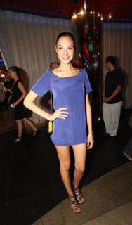 Gal Gadot feet photo thumbnail
