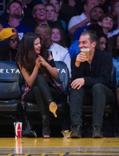 Selena Gomez feet photo thumbnail