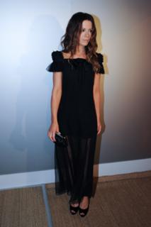 Kate Beckinsale feet photo thumbnail