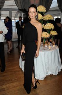 Kate Beckinsale feet photo thumbnail