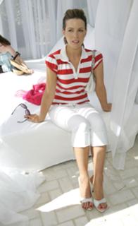 Kate Beckinsale feet photo thumbnail