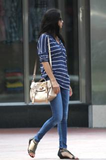Adriana Lima feet photo thumbnail