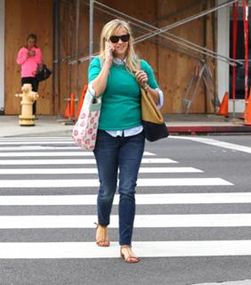 Reese Witherspoon feet photo thumbnail