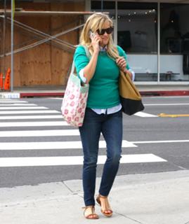 Reese Witherspoon feet photo thumbnail