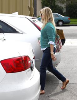 Reese Witherspoon feet photo thumbnail