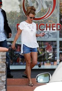 Britney Spears feet photo thumbnail