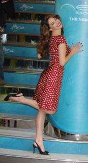 Kelly Brook feet photo thumbnail