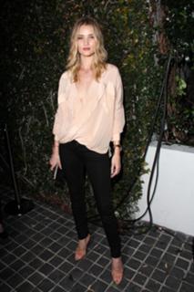 Rosie Huntington-Whiteley feet photo thumbnail