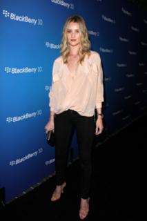 Rosie Huntington-Whiteley feet photo thumbnail