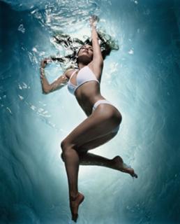 Kelly Brook feet photo thumbnail