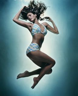 Kelly Brook feet photo thumbnail
