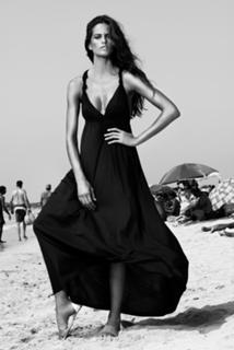 Izabel Goulart feet photo thumbnail