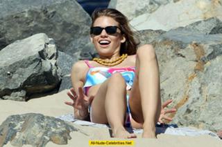 AnnaLynne McCord feet photo thumbnail