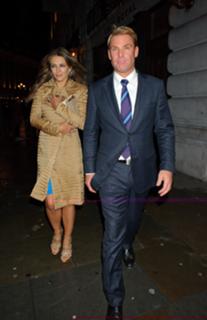 Elizabeth Hurley feet photo thumbnail
