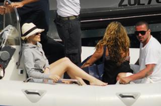 Kylie Minogue feet photo thumbnail