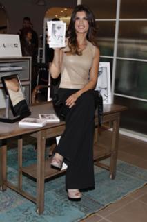 Elisabetta Canalis feet photo thumbnail