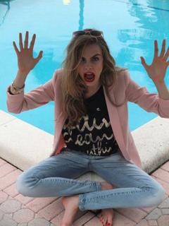 Cara Delevingne feet photo thumbnail
