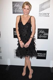 Julie Bowen feet photo thumbnail
