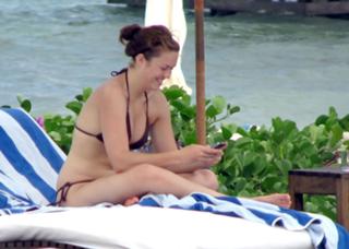 Mandy Moore feet photo thumbnail