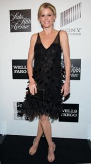 Julie Bowen feet photo thumbnail