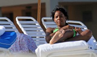 Kelly Rowland feet photo thumbnail