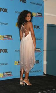 Kelly Rowland feet photo thumbnail