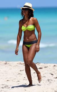 Kelly Rowland feet photo thumbnail