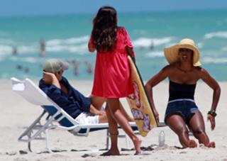 Kelly Rowland feet photo thumbnail