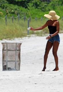 Kelly Rowland feet photo thumbnail