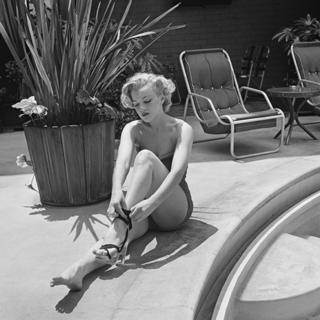 Marilyn Monroe feet photo thumbnail