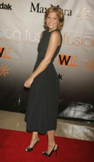 Mandy Moore feet photo thumbnail