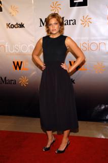 Mandy Moore feet photo thumbnail
