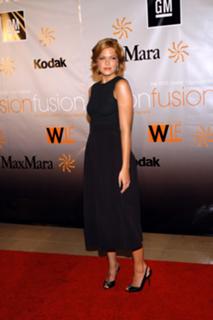 Mandy Moore feet photo thumbnail