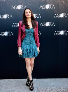 Rachel Weisz feet photo thumbnail