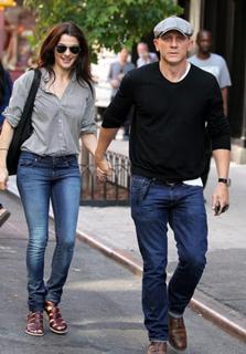 Rachel Weisz feet photo thumbnail