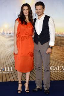 Rachel Weisz feet photo thumbnail