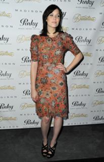 Mandy Moore feet photo thumbnail