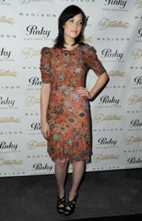 Mandy Moore feet photo thumbnail