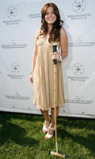 Mandy Moore feet photo thumbnail