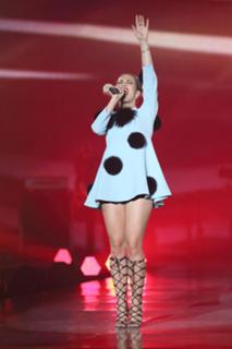 Rita Ora feet photo thumbnail