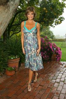 Lisa Rinna feet photo thumbnail