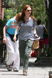 Julianne Moore feet photo thumbnail
