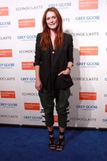 Julianne Moore feet photo thumbnail